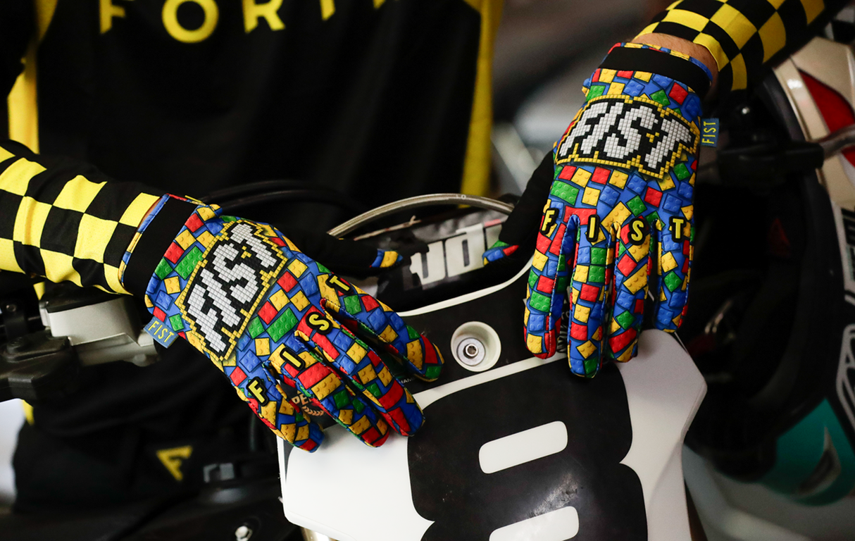 Strapped Build Gloves
