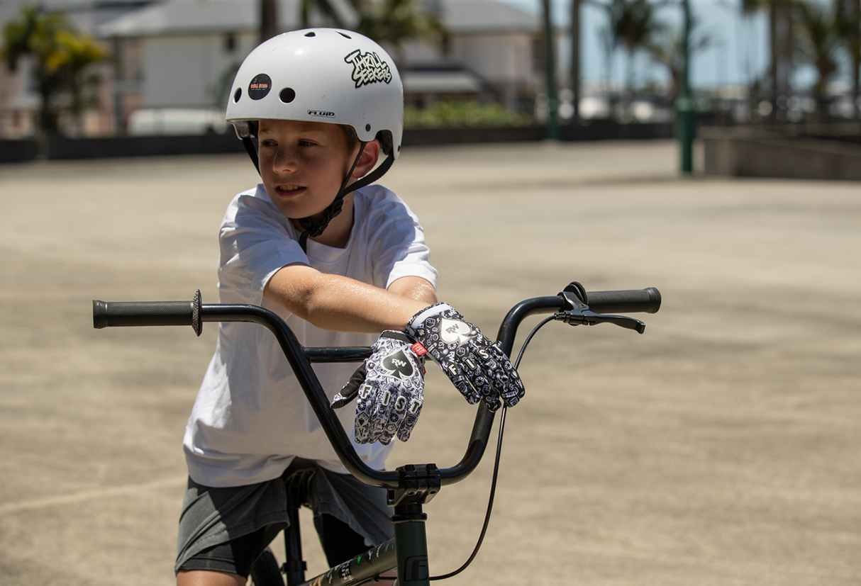 Youth Strapped R-Willy Ace Gloves (Ages 8-14)