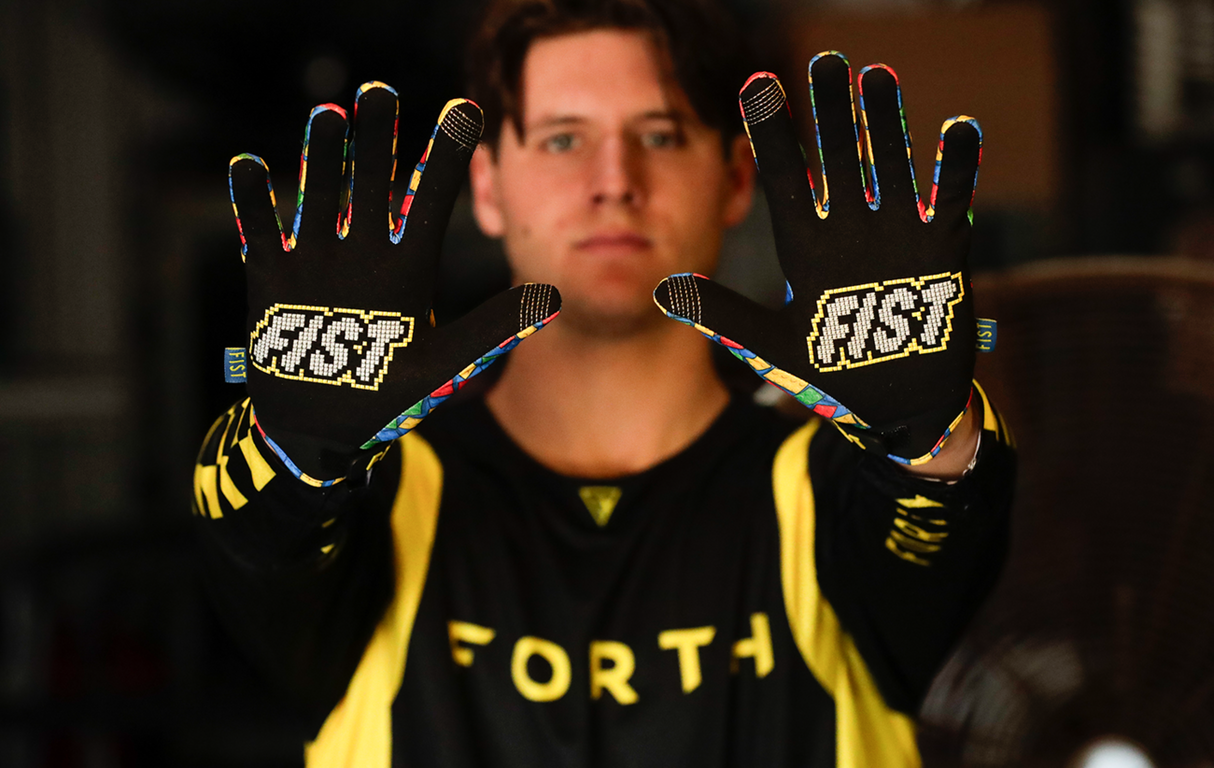 Strapped Build Gloves