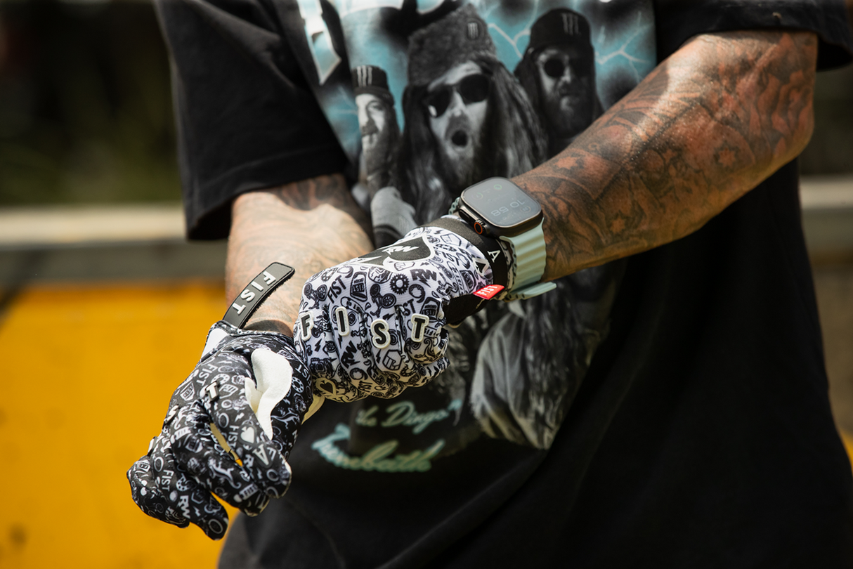 Strapped R-Willy Ace Gloves