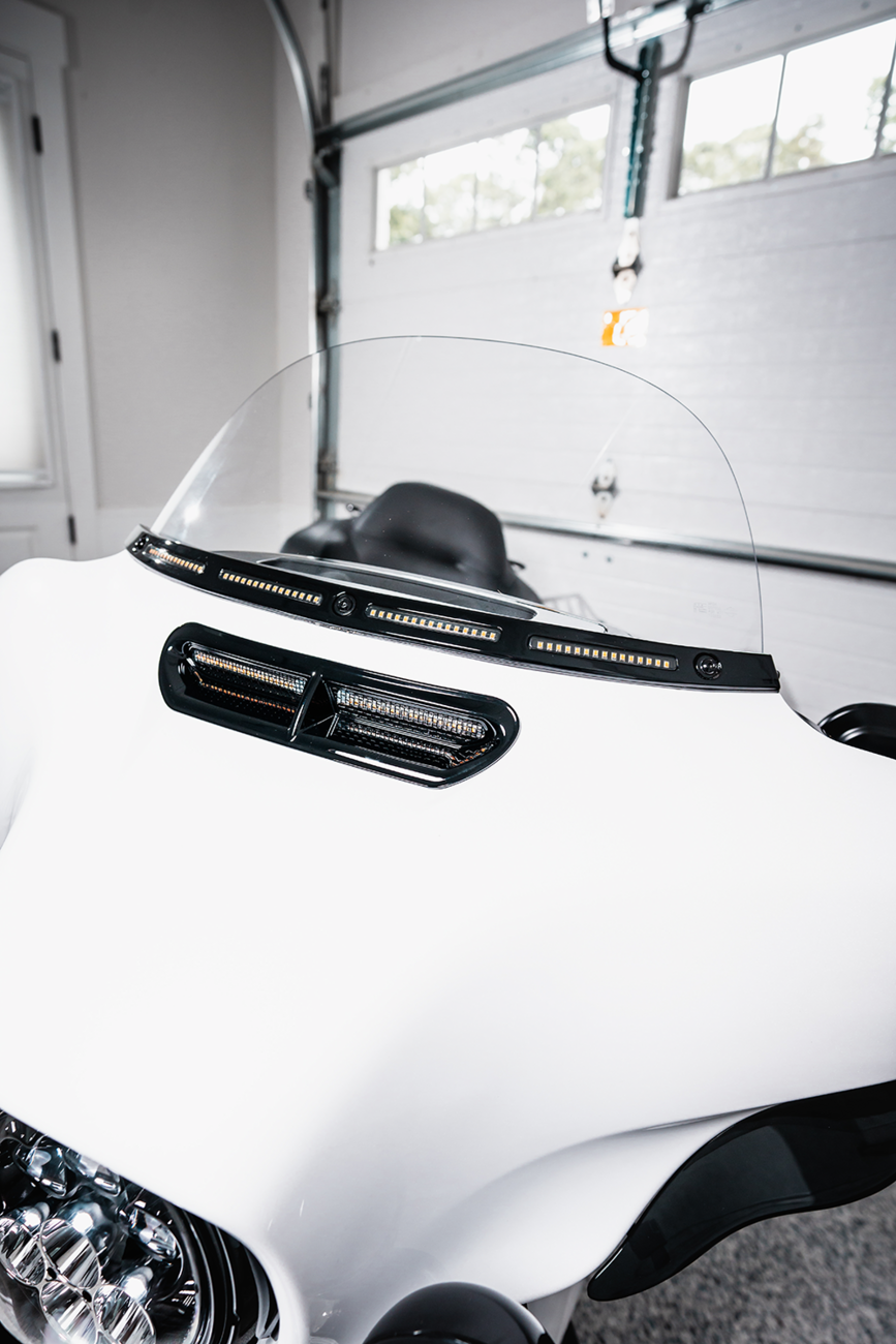 Genesis® 4 Dynamic LED Batwing Windshield Trim