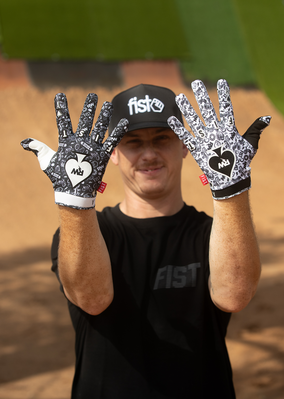 Strapped R-Willy Ace Gloves