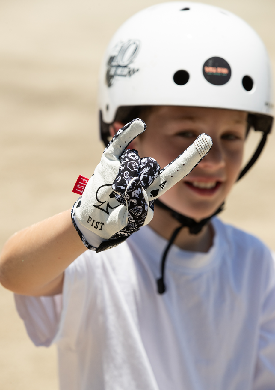 Youth Strapped R-Willy Ace Gloves (Ages 8-14)