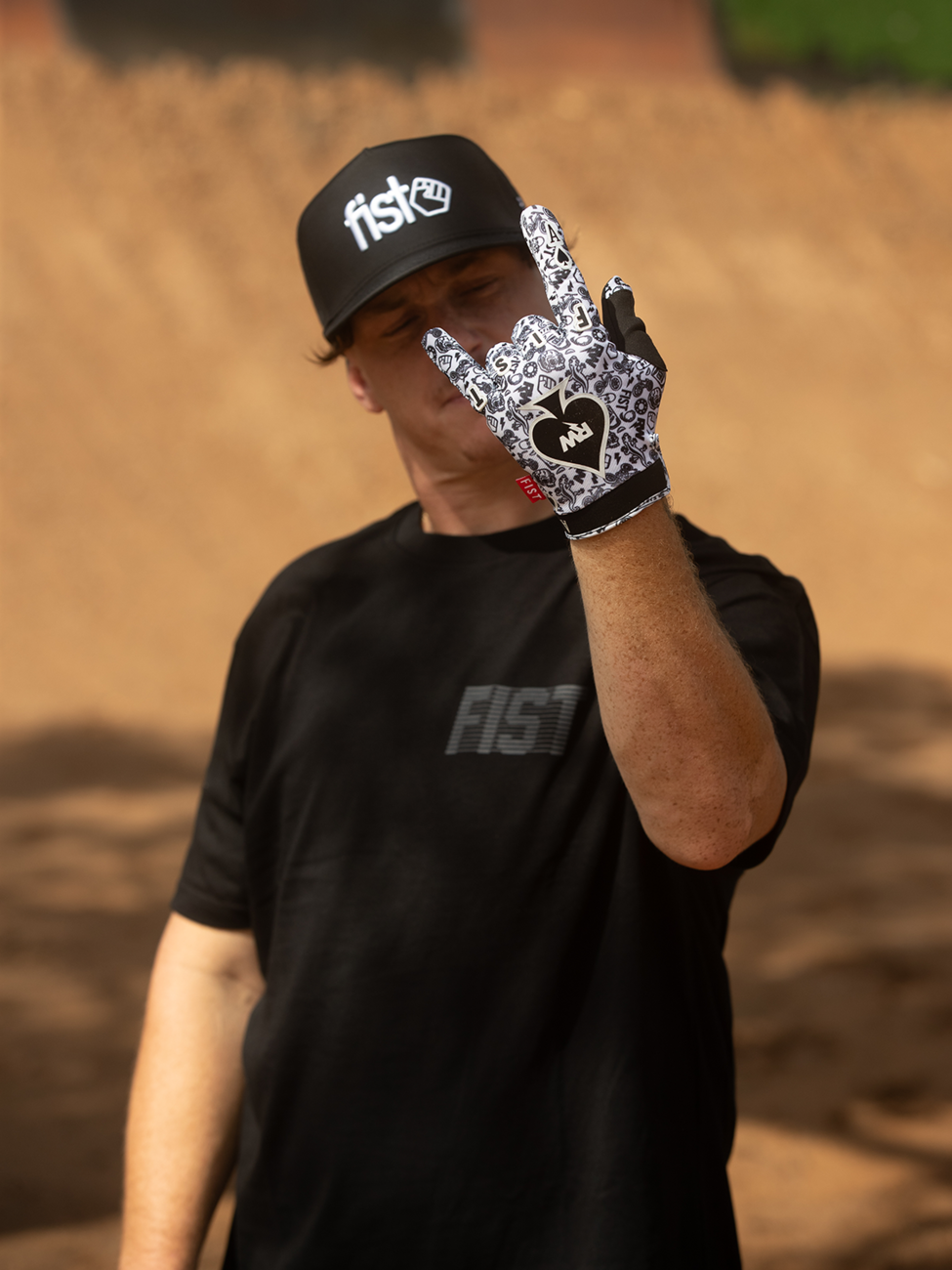 Strapped R-Willy Ace Gloves