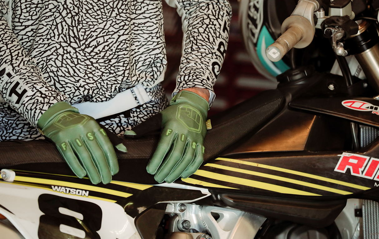 Strapped Earth Stocker Gloves