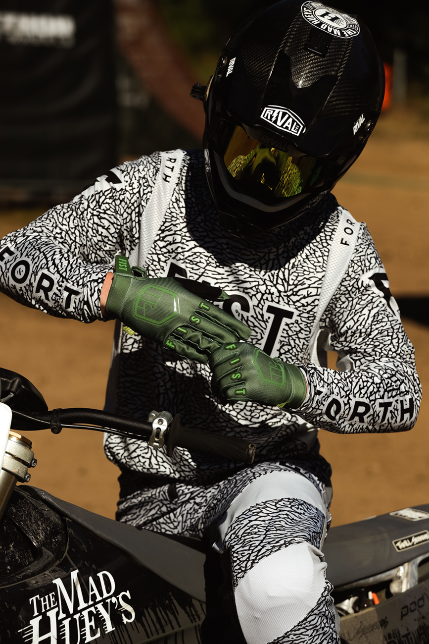 Strapped Earth Stocker Gloves