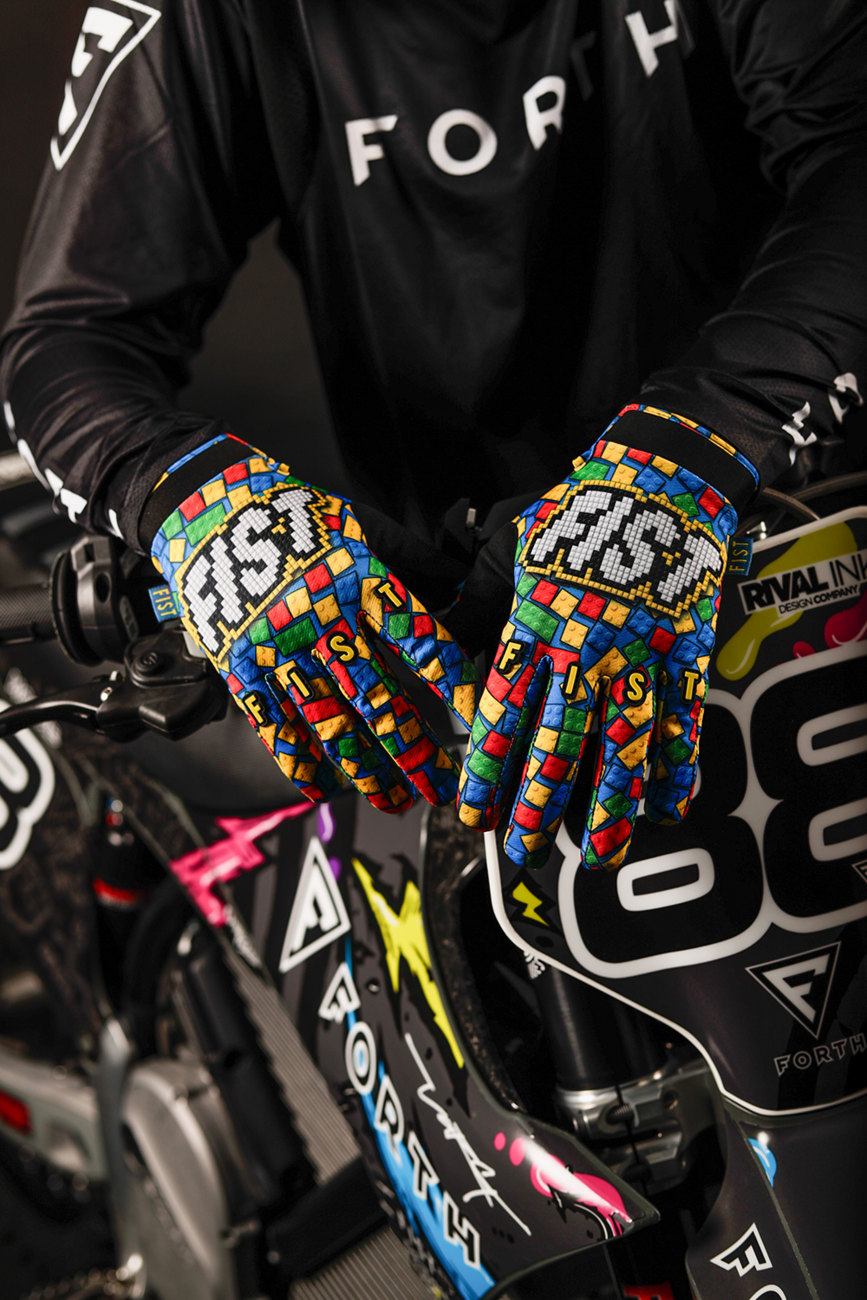Strapped Build Gloves