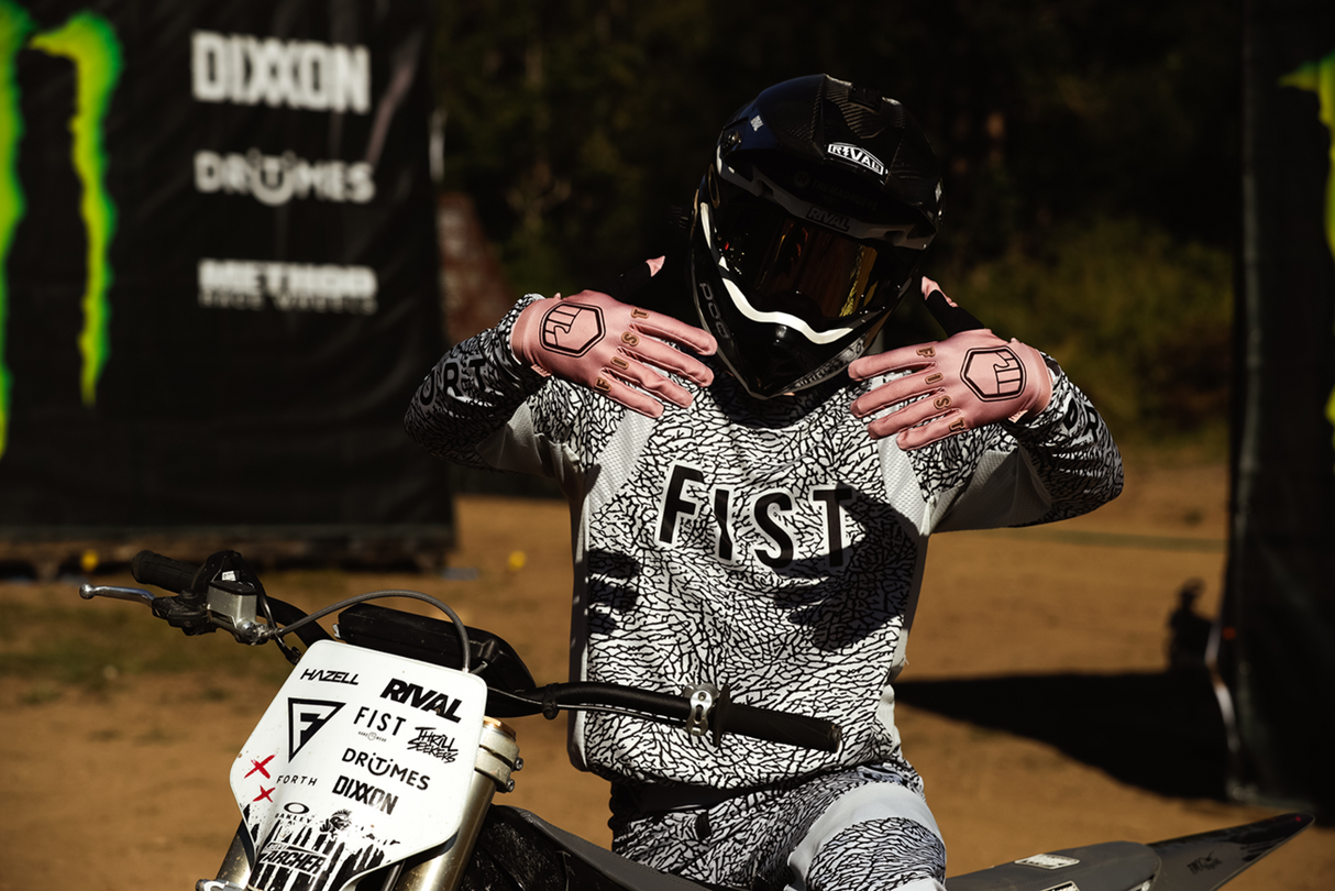 Strapped Earth Stocker Gloves