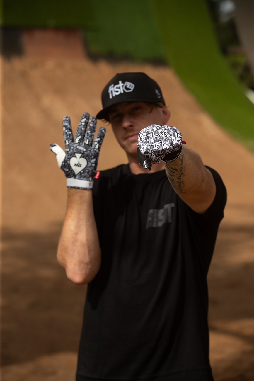 Strapped R-Willy Ace Gloves