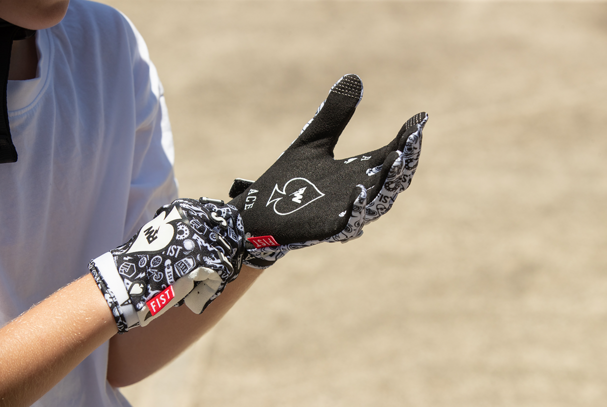 Youth Strapped R-Willy Ace Gloves (Ages 8-14)