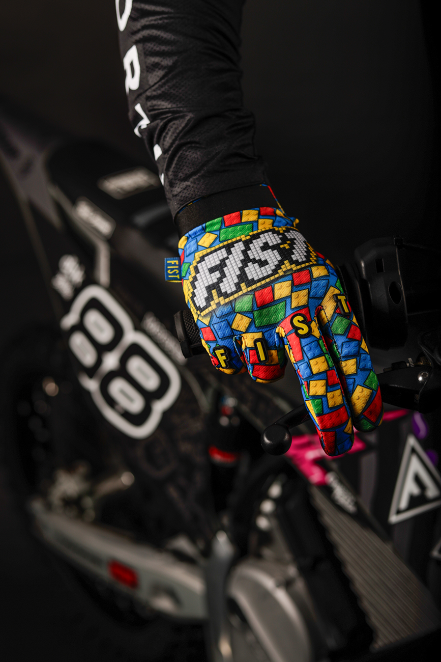 Strapped Build Gloves