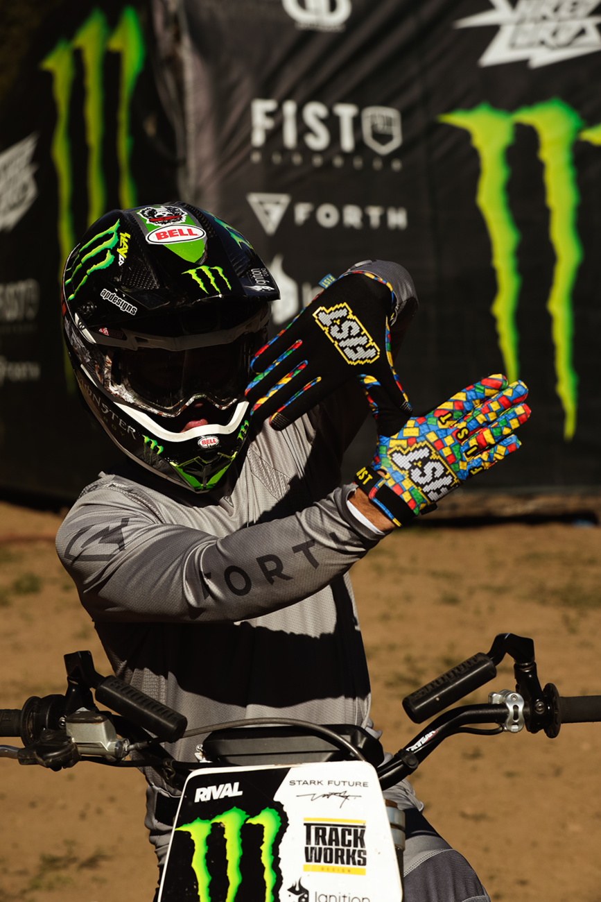 Strapped Build Gloves