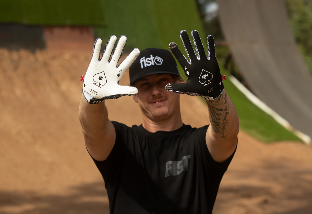 Strapped R-Willy Ace Gloves
