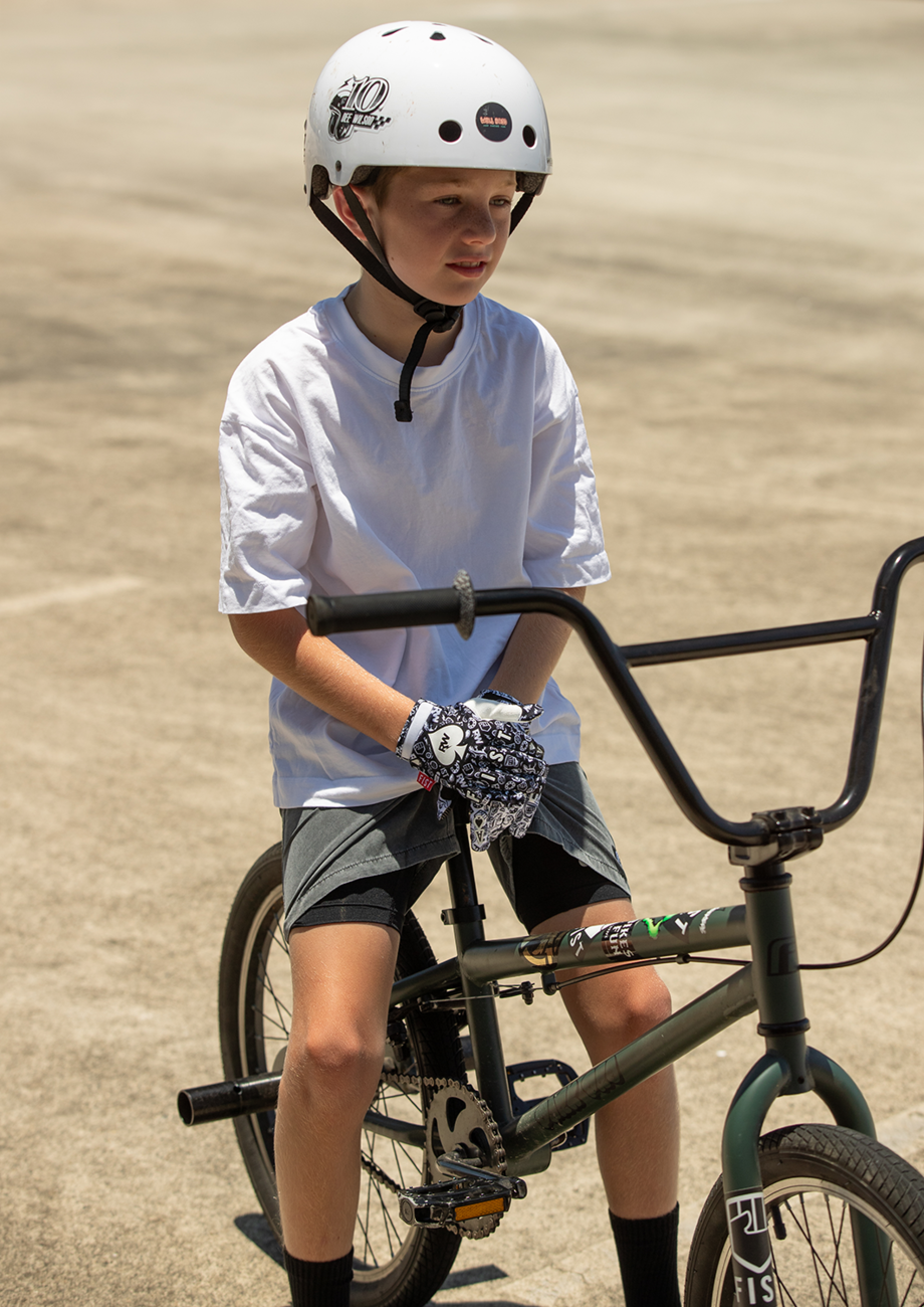 Youth Strapped R-Willy Ace Gloves (Ages 8-14)