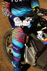 Strapped Stocker Gloves