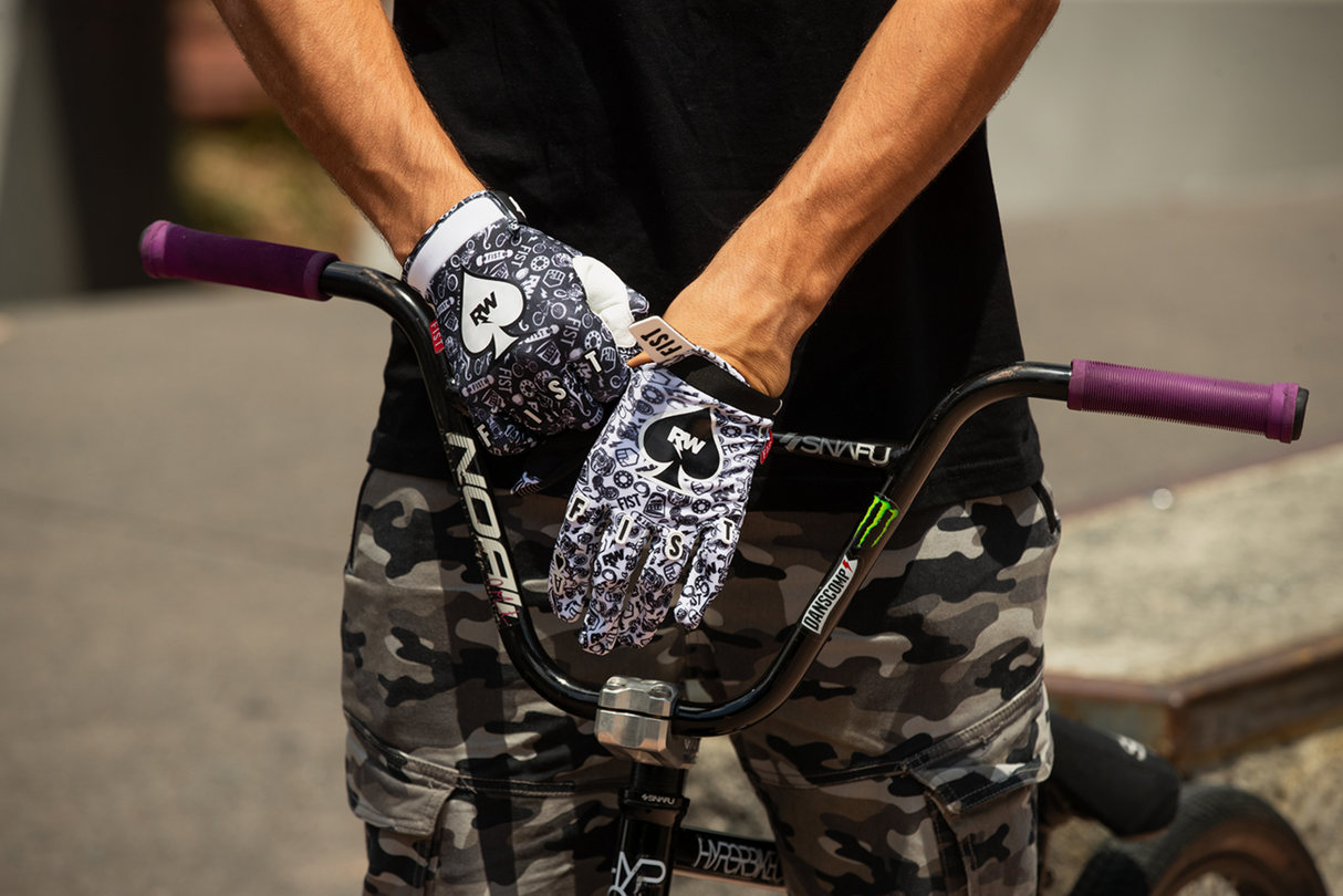 Strapped R-Willy Ace Gloves