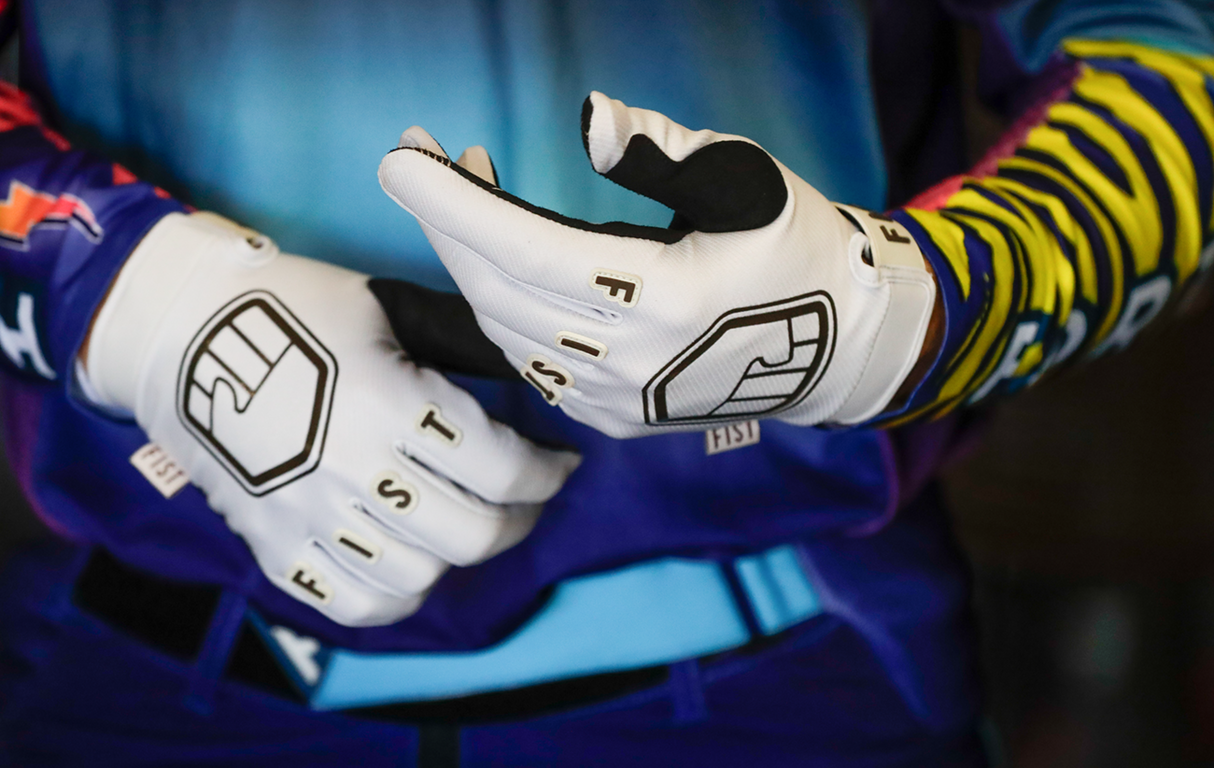 Strapped Stocker Gloves
