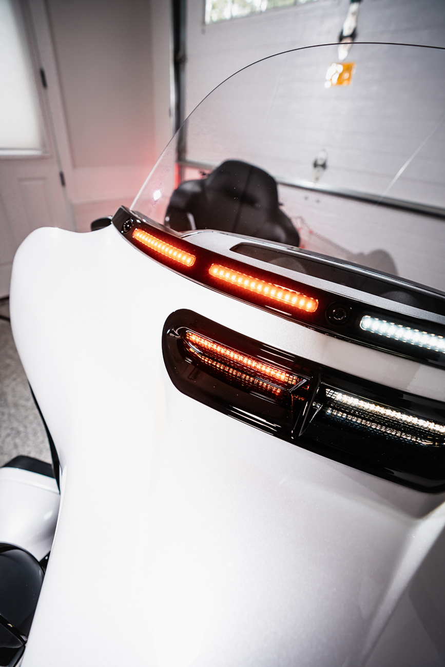 Genesis® 4 Dynamic LED Batwing Windshield Trim