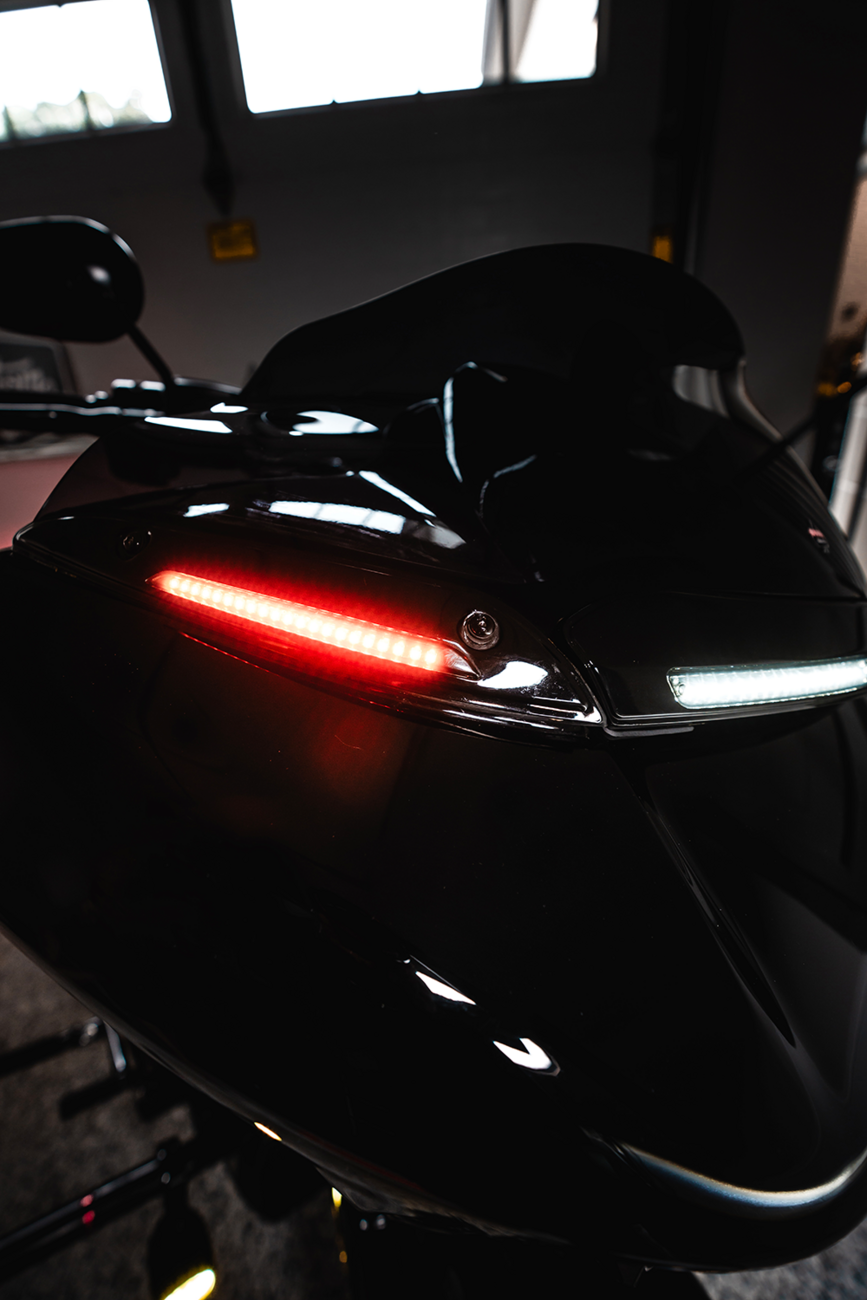 Genesis® 4 Dynamic LED Road Glide® Windshield Trim