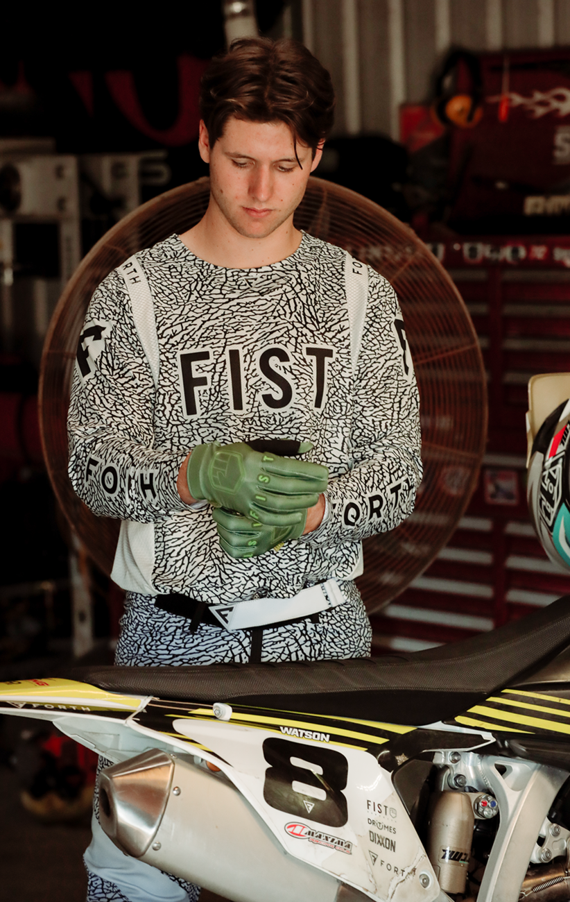 Strapped Earth Stocker Gloves