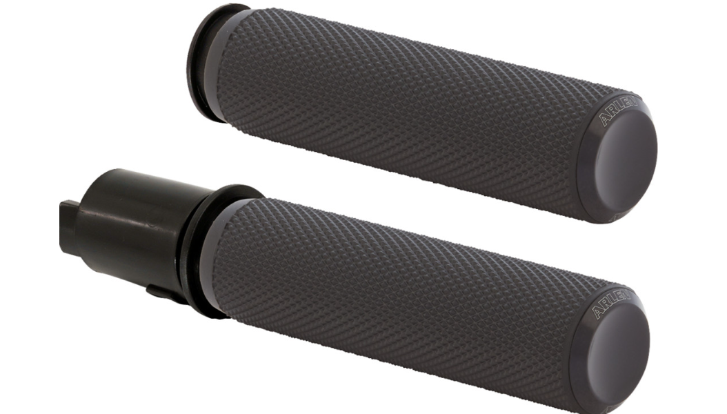 Knurled Grips, Black - 24-later FLHX / FLTRX