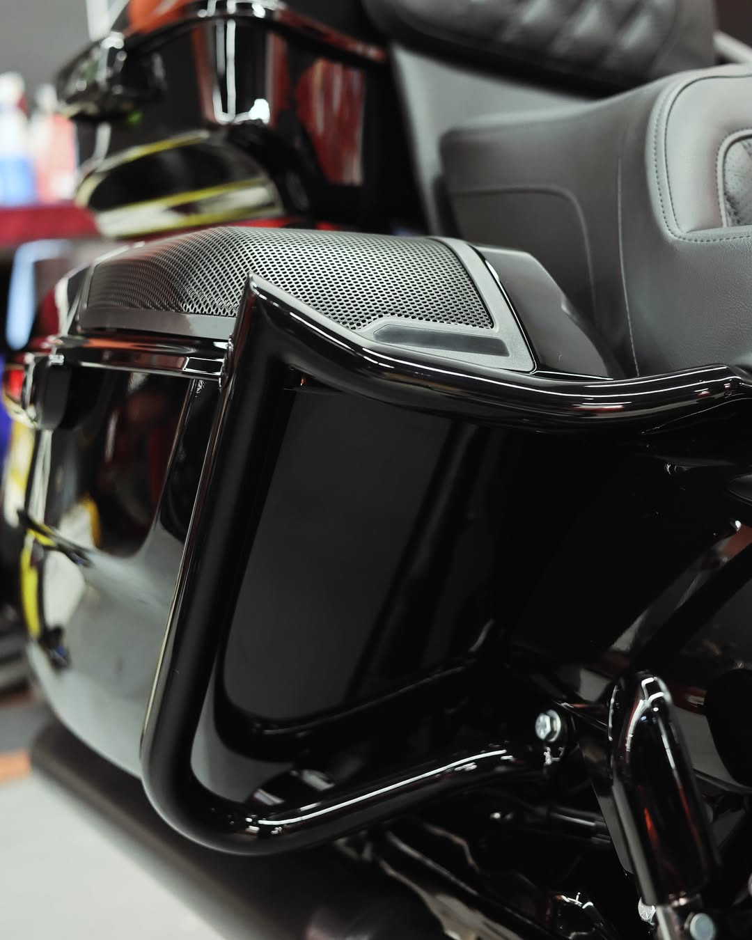 Anarchy Saddlebag Guard Highway Bar for Harley Baggers – Factory 47