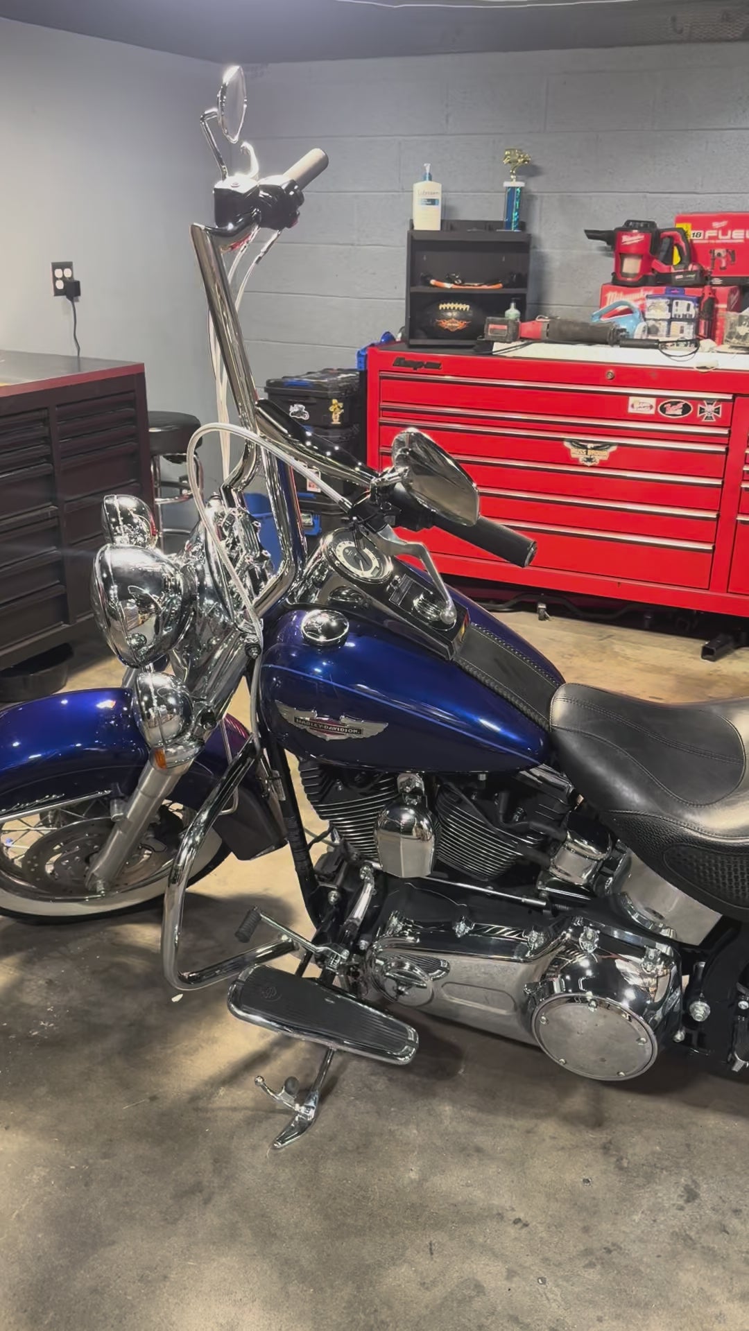 Nomad 16" Chrome